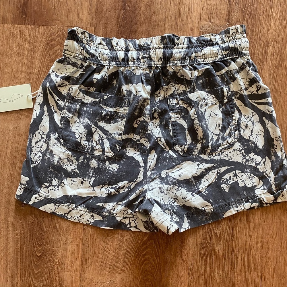 Joie Charcoal and Cream Abstract Print Pull-On Shorts - Picture 2 of 5